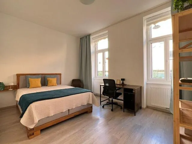 Apartment Servus Homes - Metro Stadthalle - Calling