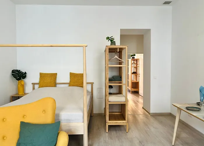 Apartment Servus Homes - Metro Stadthalle - Calling